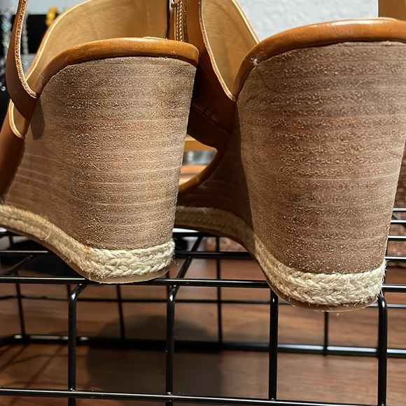 Lucky Brand Lowden Leather Sandals - Picture 7 of 11